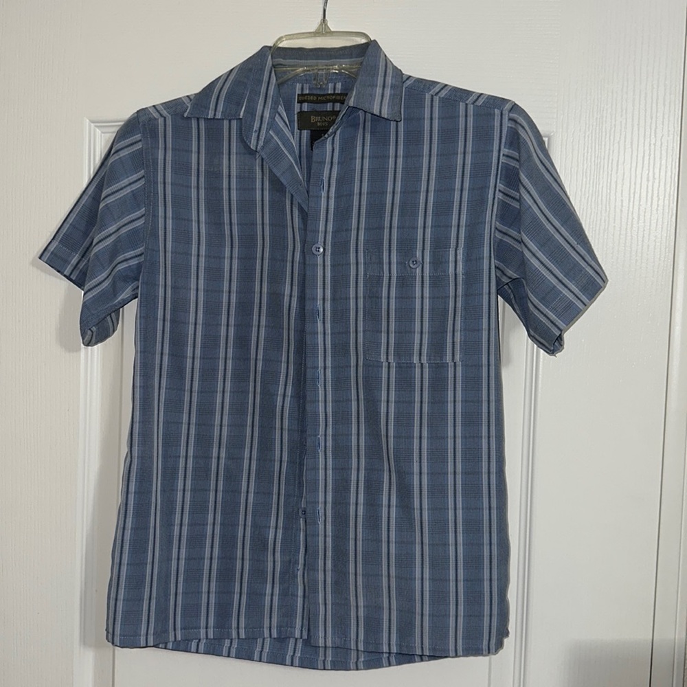 BOYS SMALL (8) short sleeve button down top